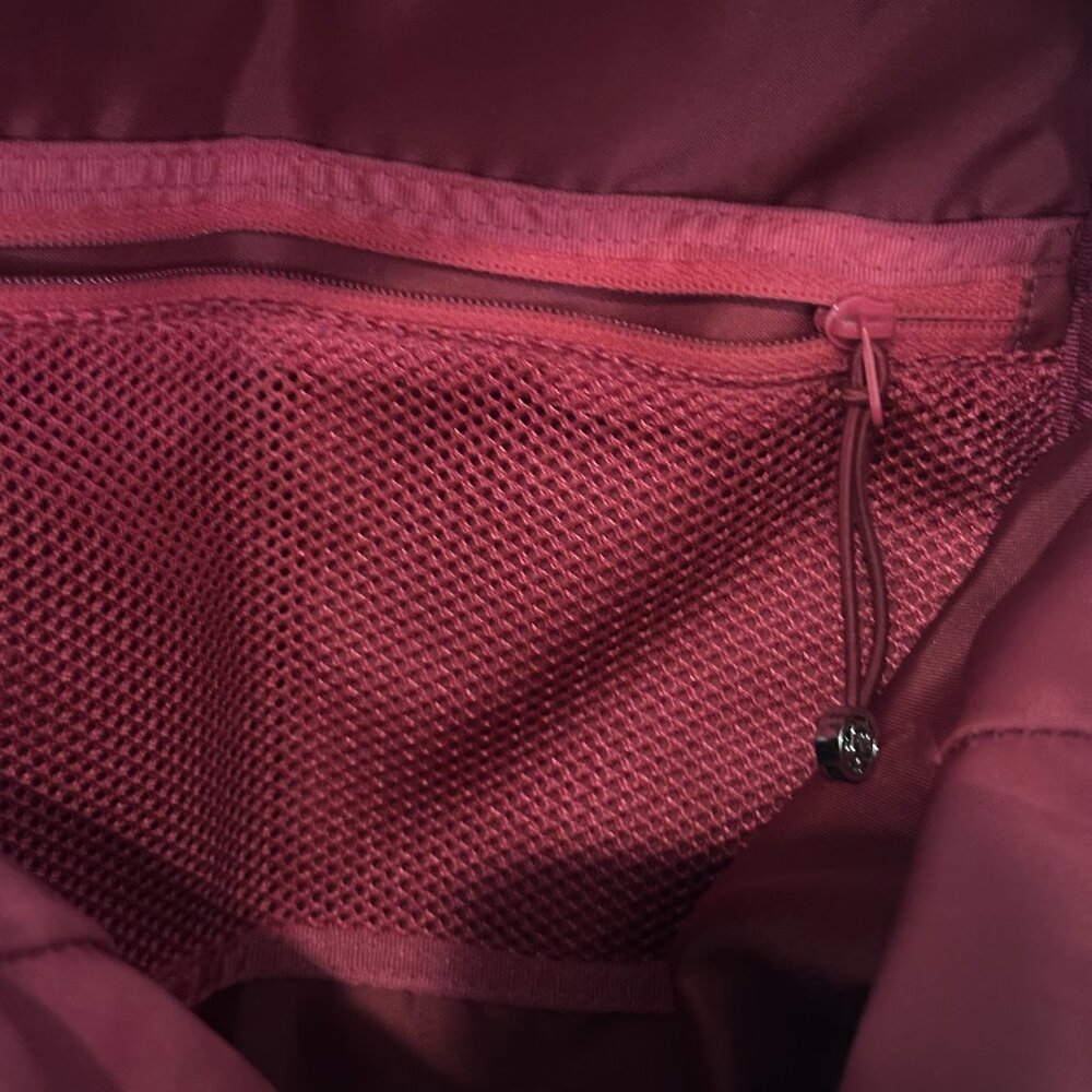 Lululemon Mini Backpack – Perfect for Run, Trail, or Town - Picture 5 of 9